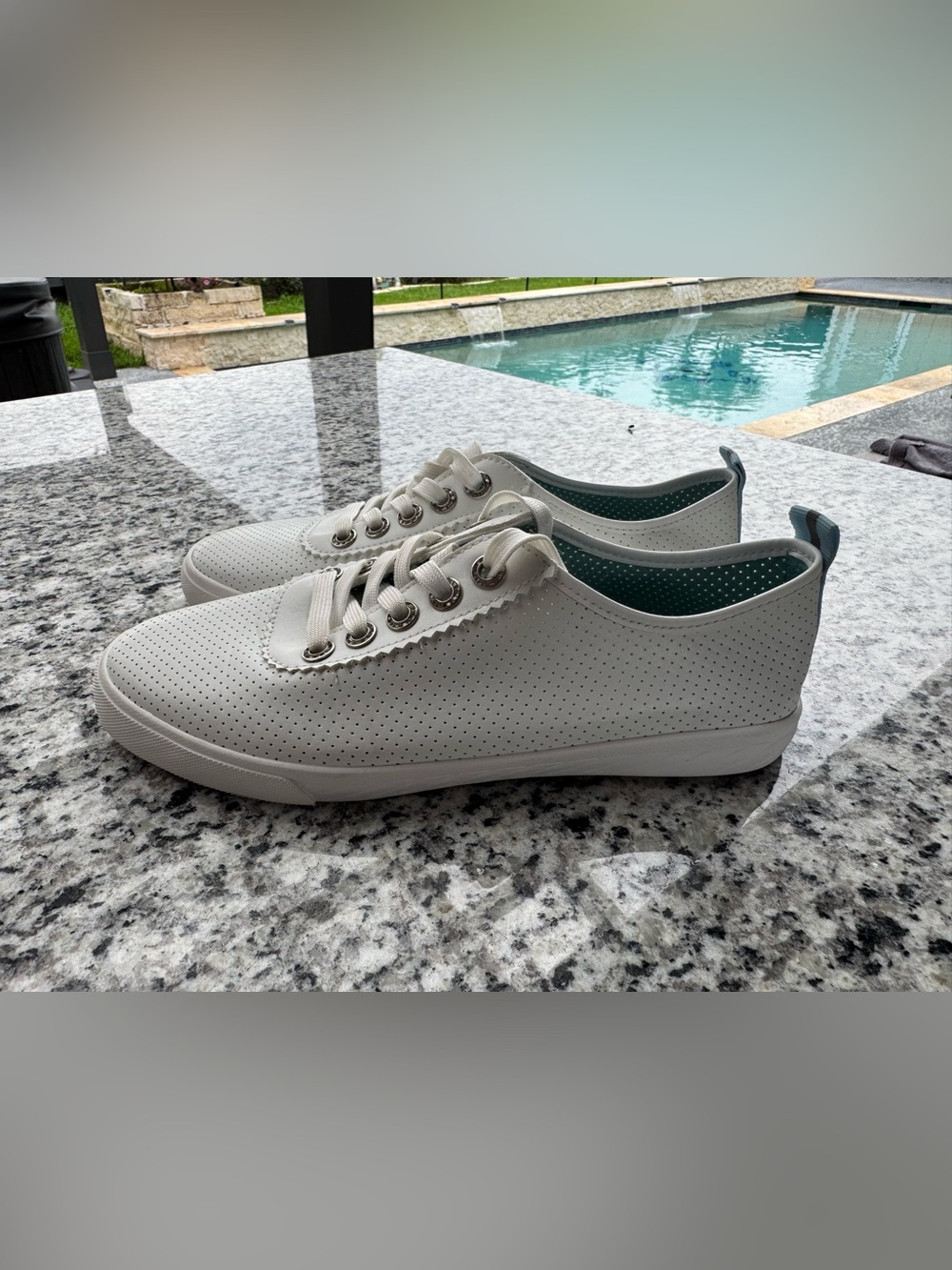 Tommy Bahama White Perforated Lace-Up Casual Sneakers